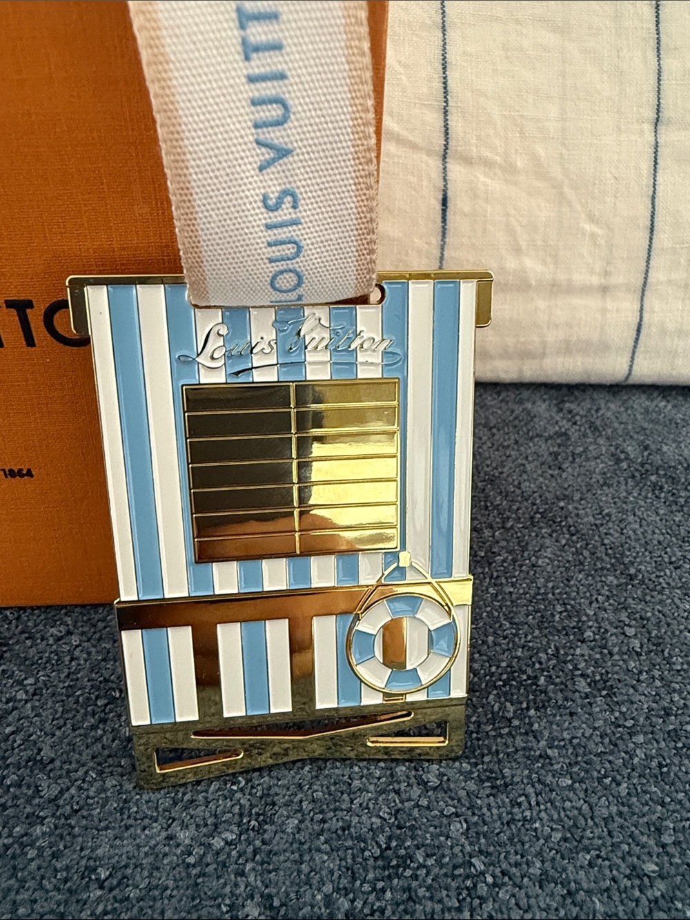 Louis Vuitton 2026 Resort Collection special edition charm and ribbon - Picture 3 of 3